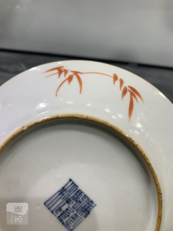 清乾隆秋葵绿地轧道粉彩折枝花卉纹盘 - 图4